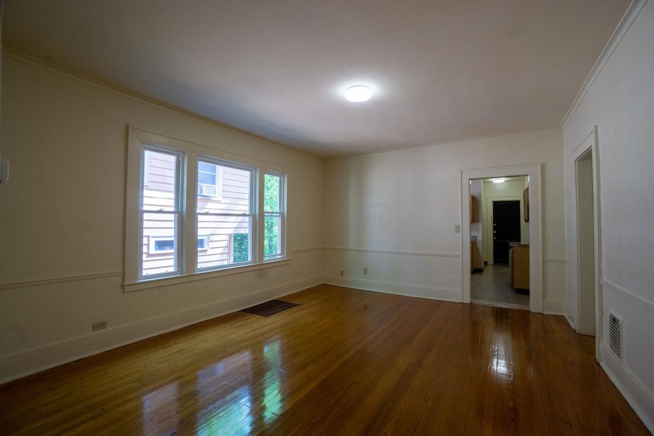 853 Maryland Ave - Photo 3 of 23