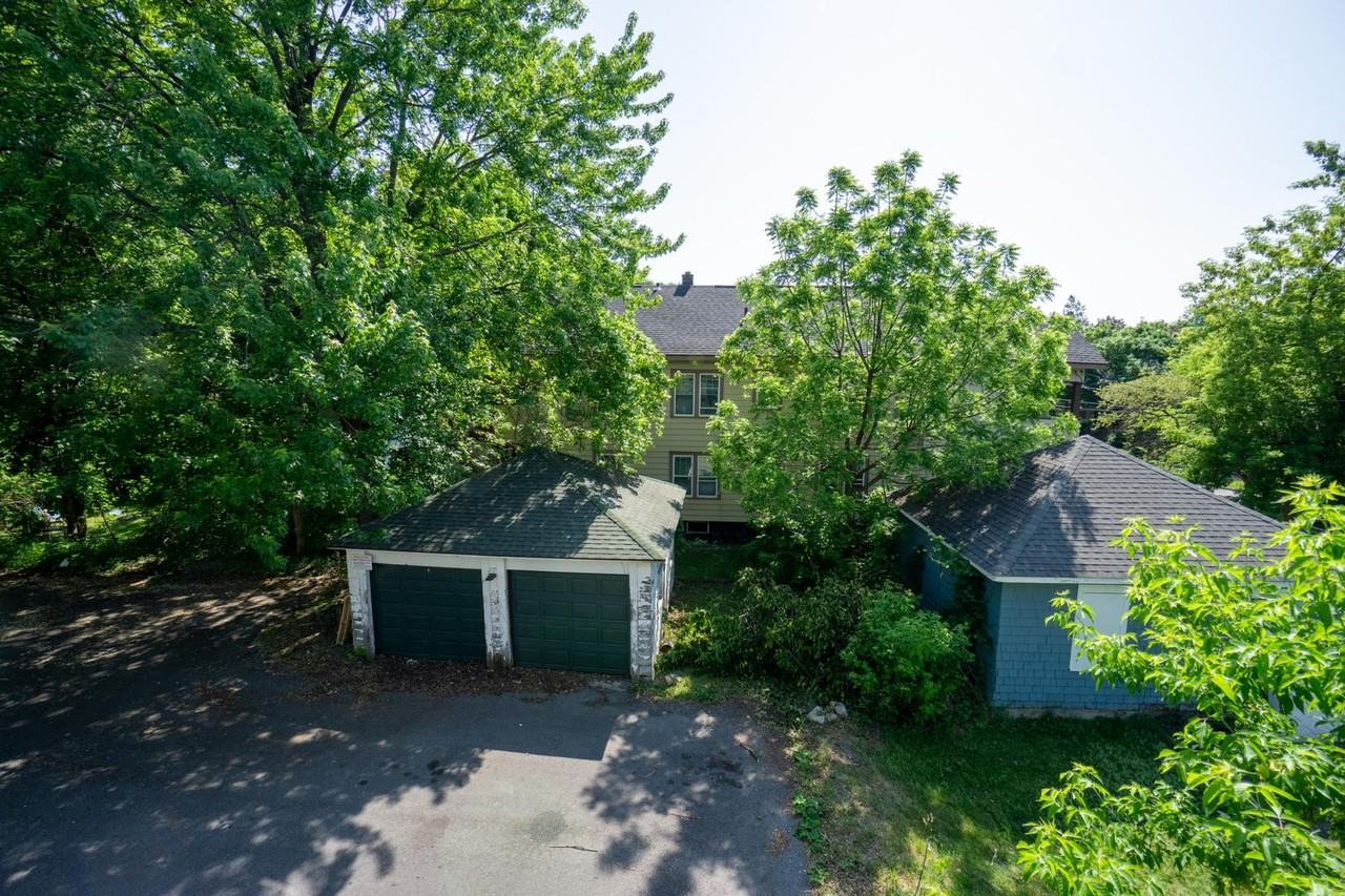971 Lancaster Ave - Photo 4 of 36