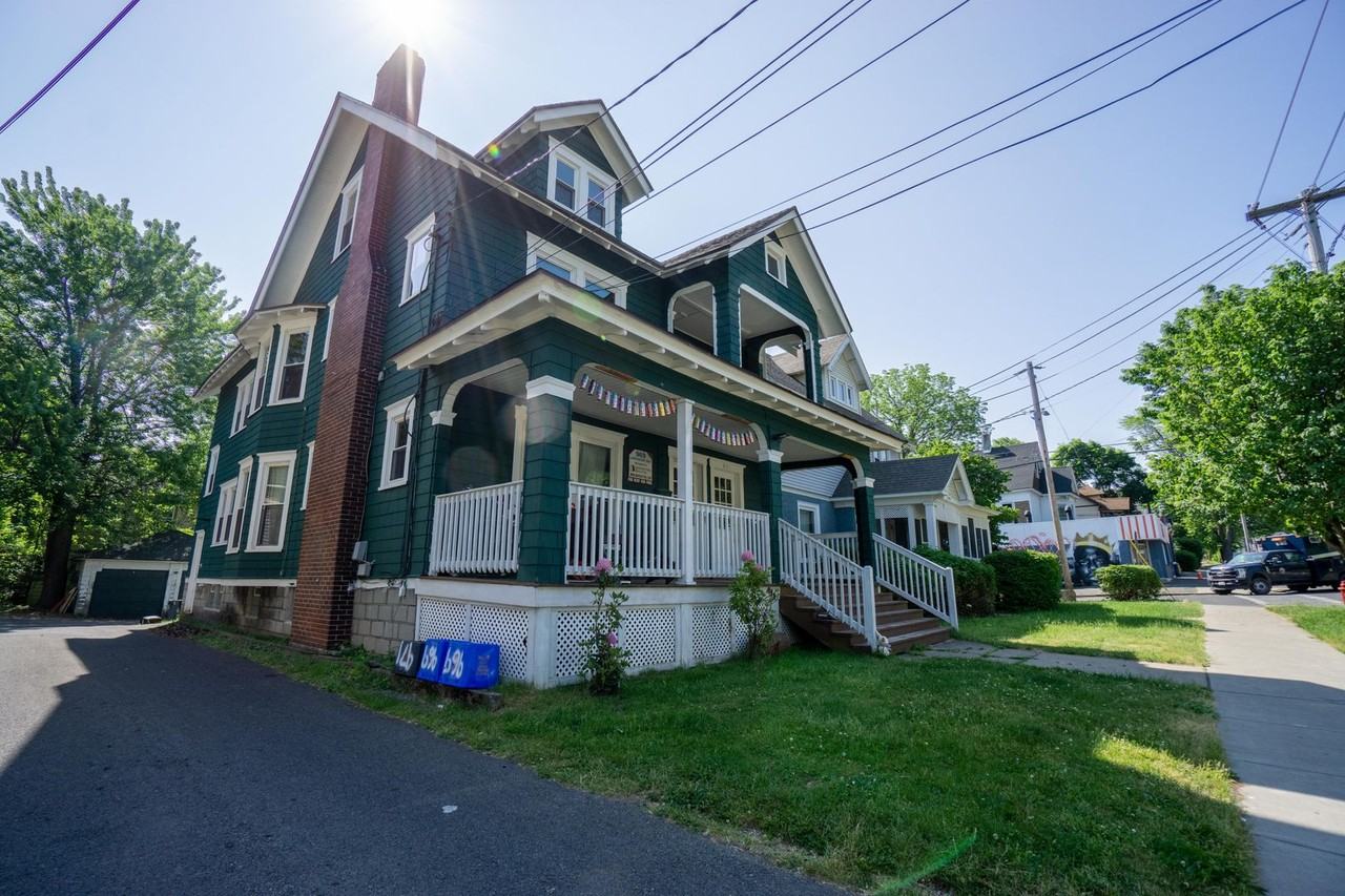 971 Lancaster Ave - Photo 6 of 36