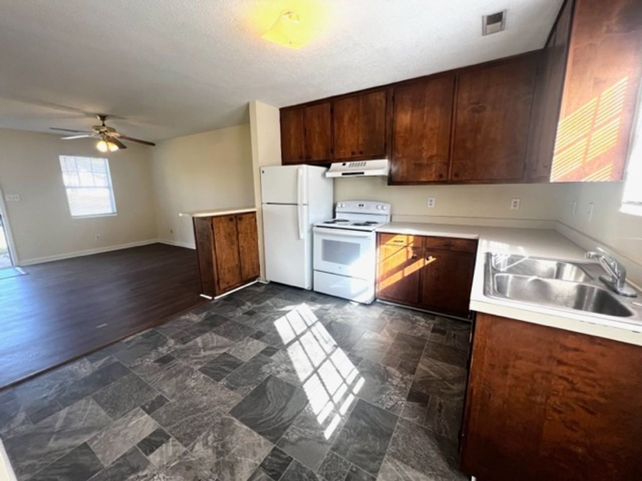 212 A-H COLLEGE ST - Photo 2 of 9