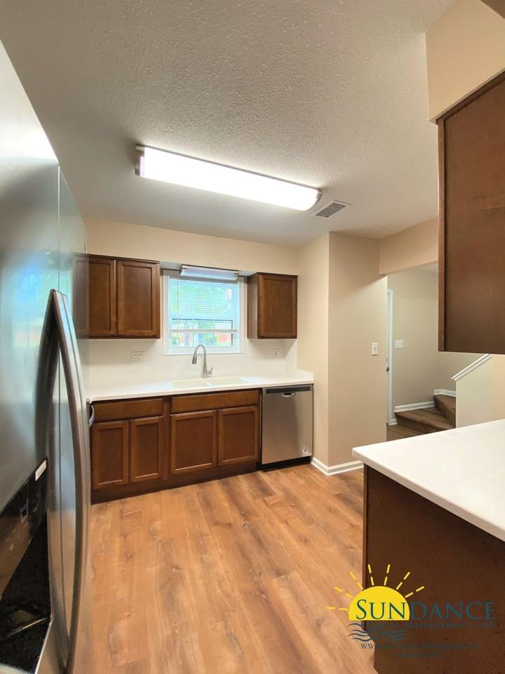 222 Cloverdale Blvd Unit D - Photo 4 of 15