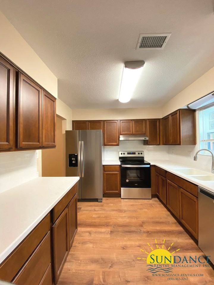 222 Cloverdale Blvd Unit D - Photo 5 of 15