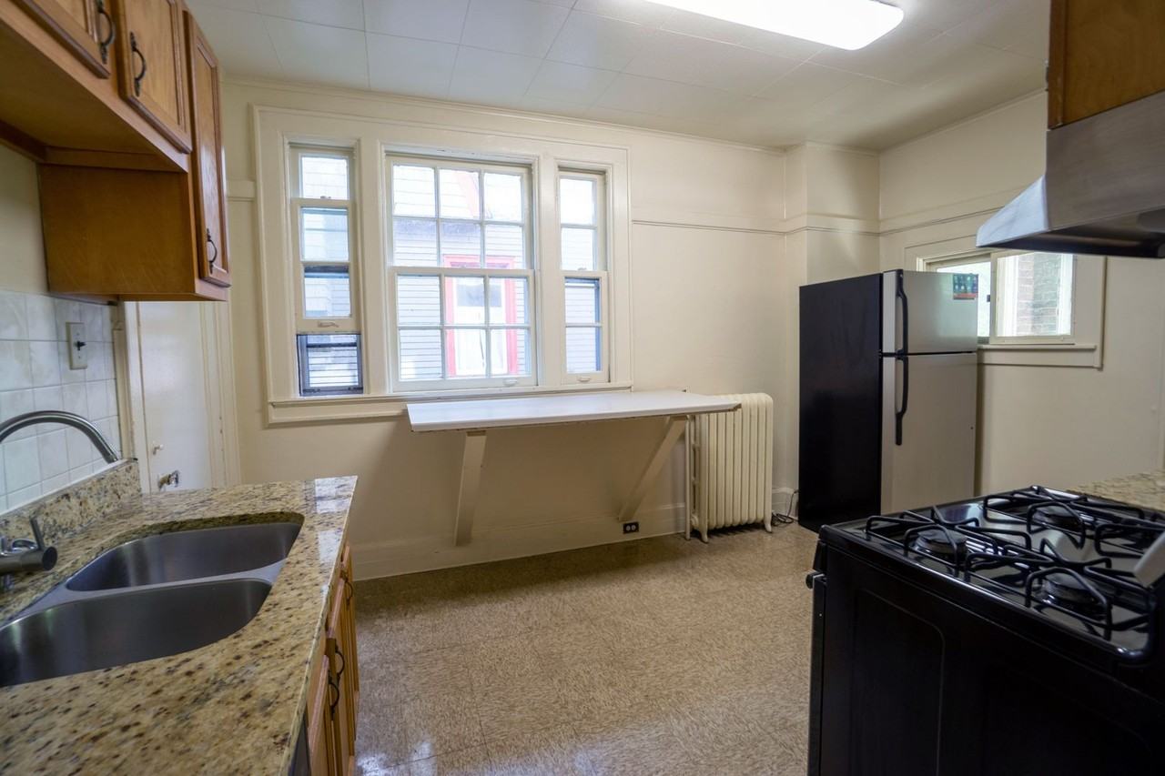 118 Victoria Pl - Photo 2 of 30
