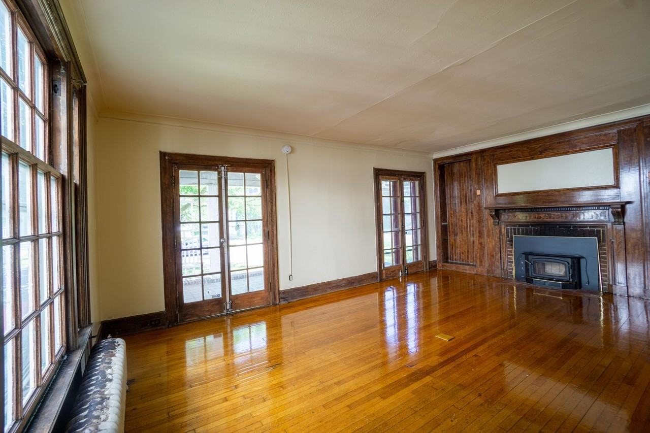 118 Victoria Pl - Photo 3 of 30
