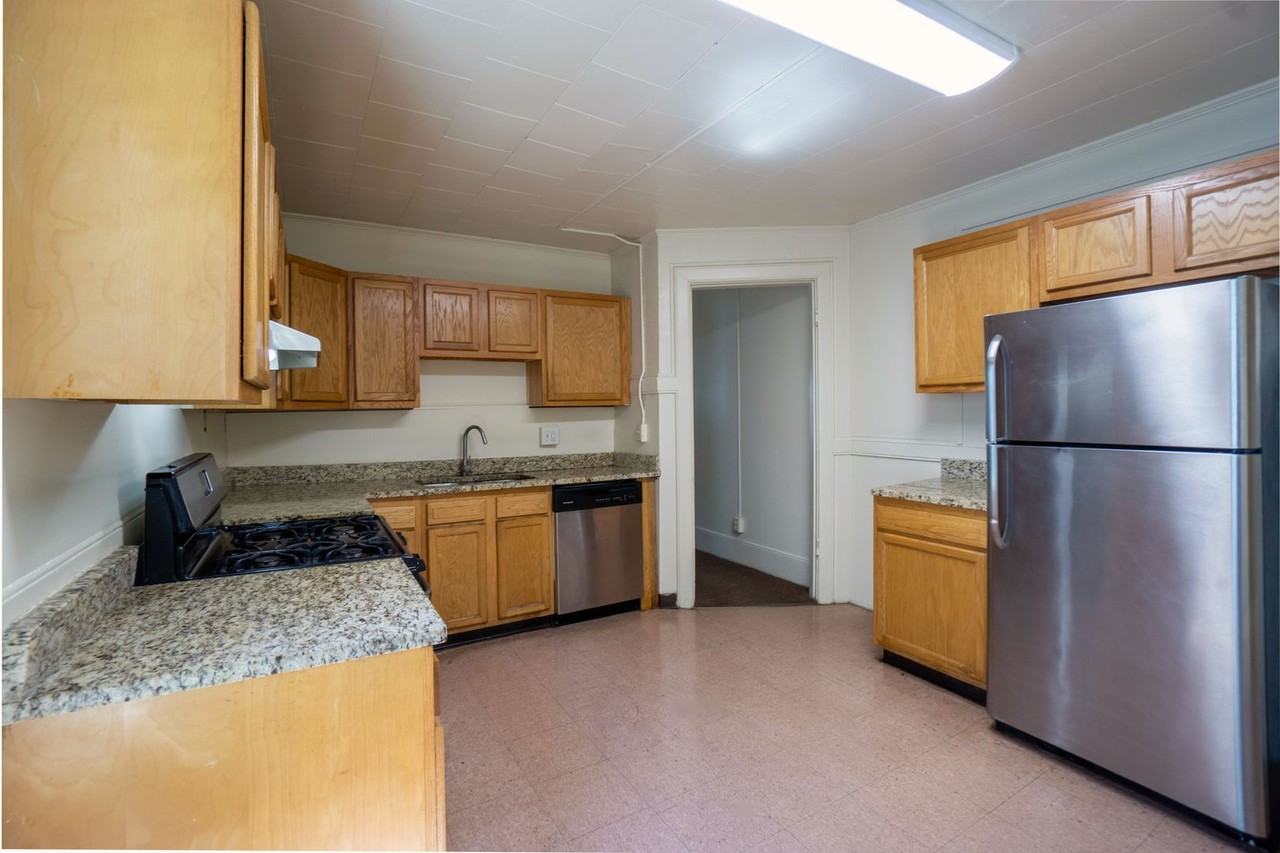126 Harvard Pl - Photo 2 of 26