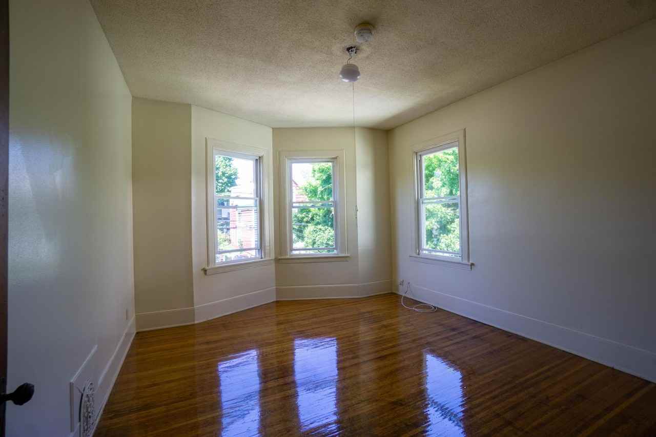 126 Harvard Pl - Photo 3 of 26
