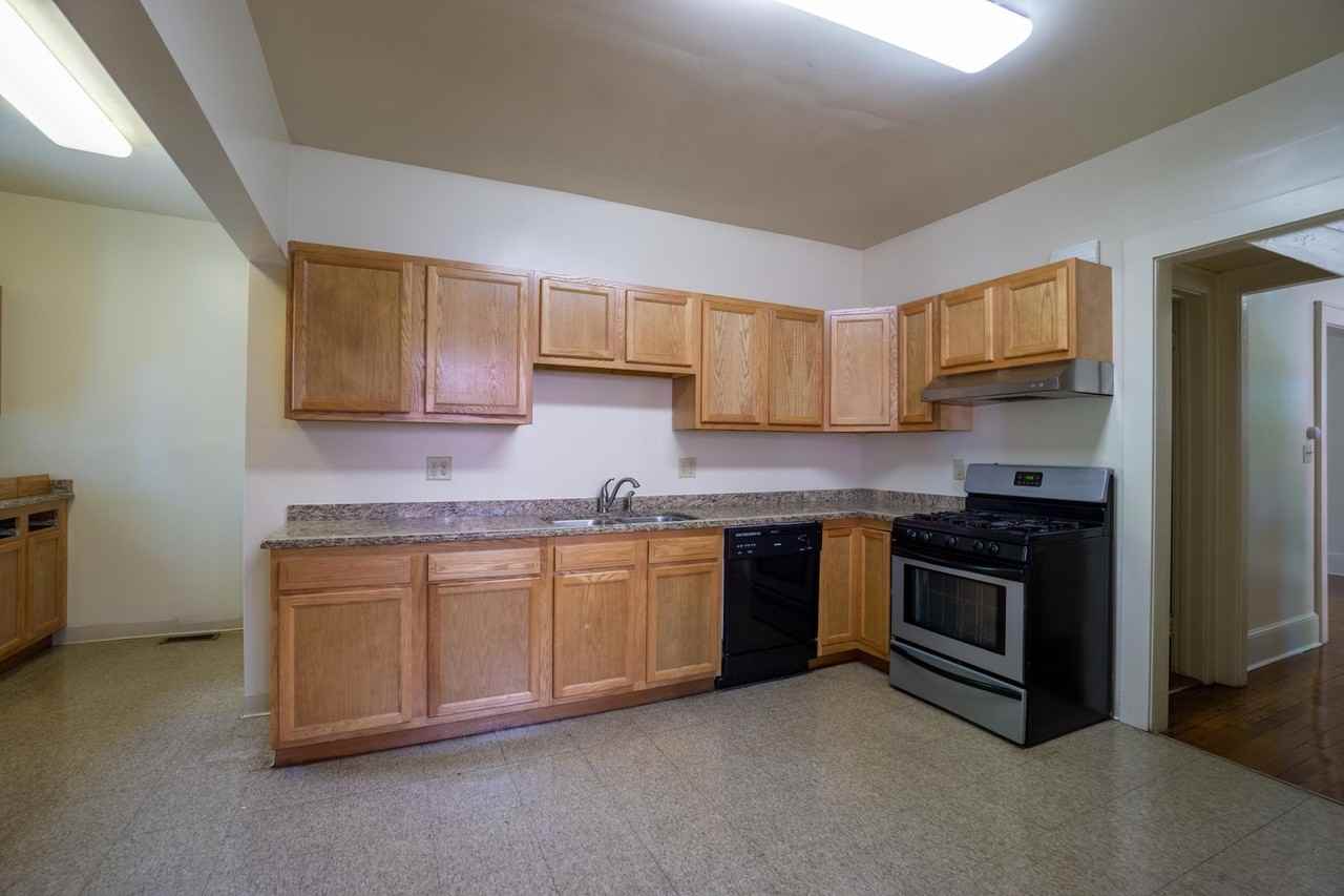 1335 Madison St - Photo 2 of 37