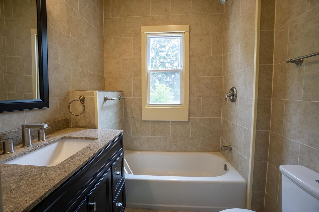 204 Harvard Pl - Photo 4 of 21