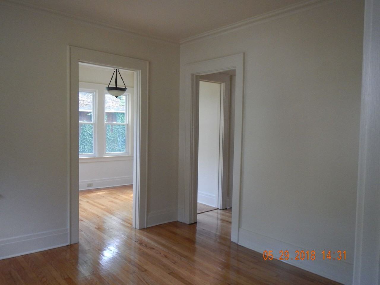 210 Clarke St - Photo 5 of 31