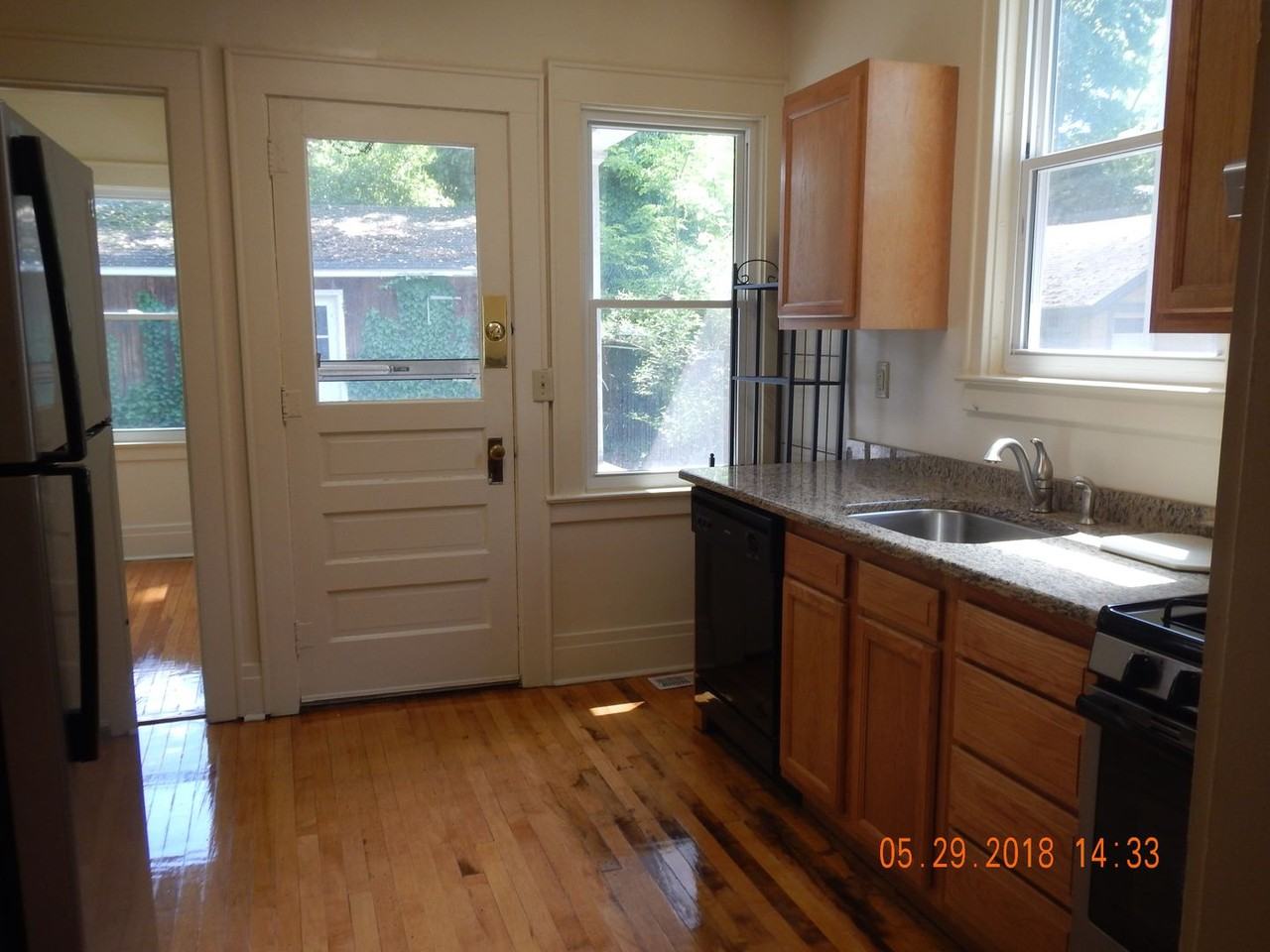 210 Clarke St - Photo 2 of 31