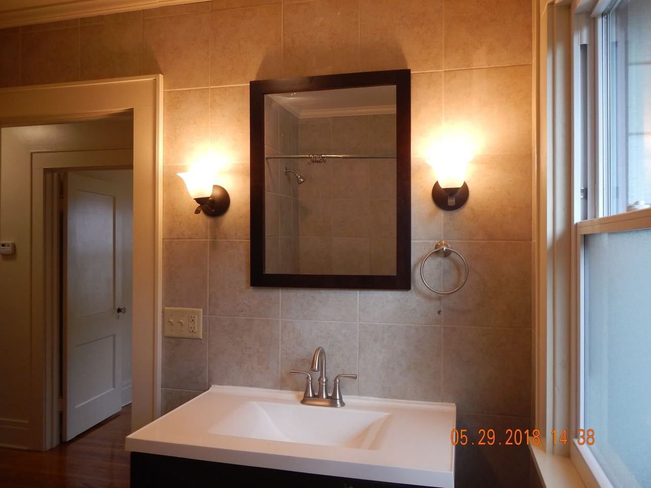 210 Clarke St - Photo 7 of 31