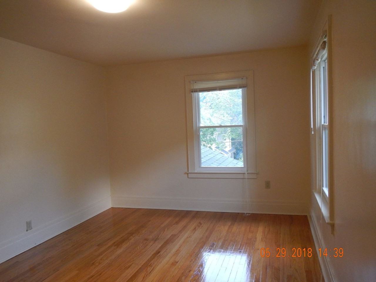 210 Clarke St - Photo 6 of 31