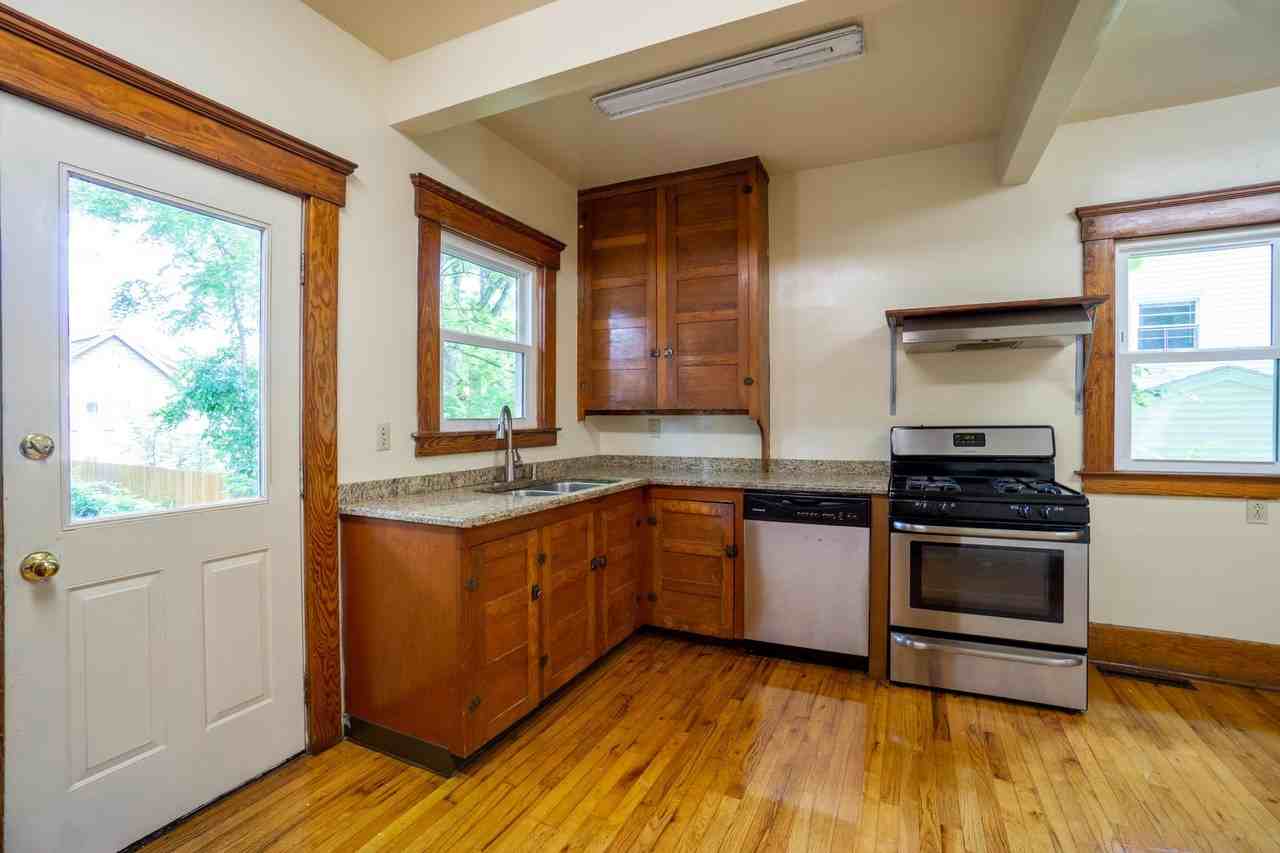 225 Lennox Ave - Photo 3 of 25
