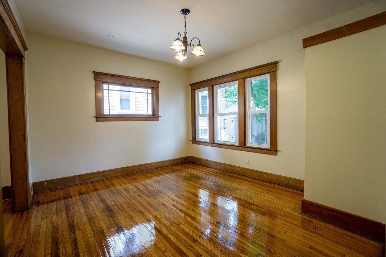 225 Lennox Ave - Photo 4 of 25