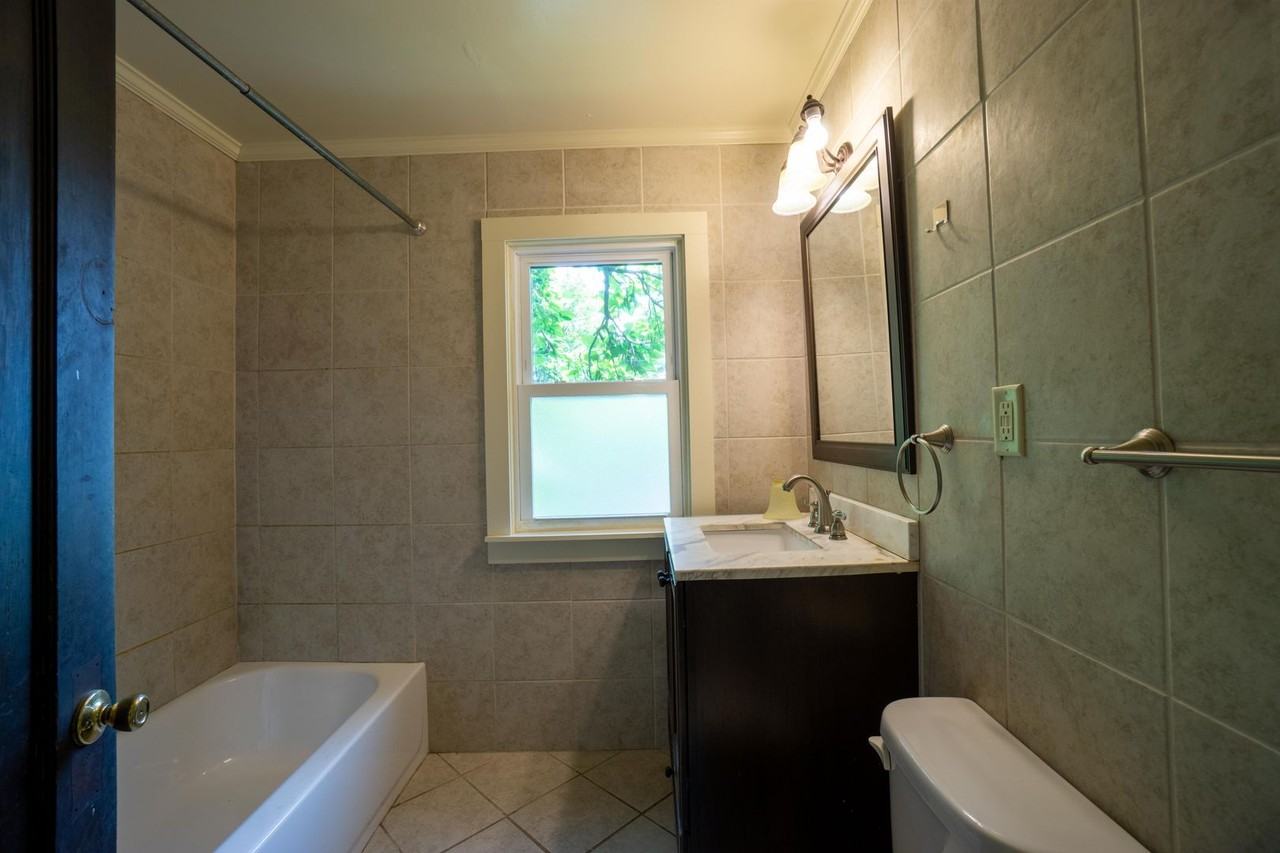 225 Lennox Ave - Photo 7 of 25