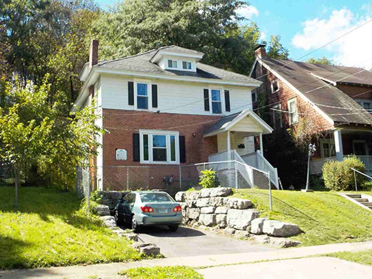 250 Greenwood Pl - Photo 2 of 20