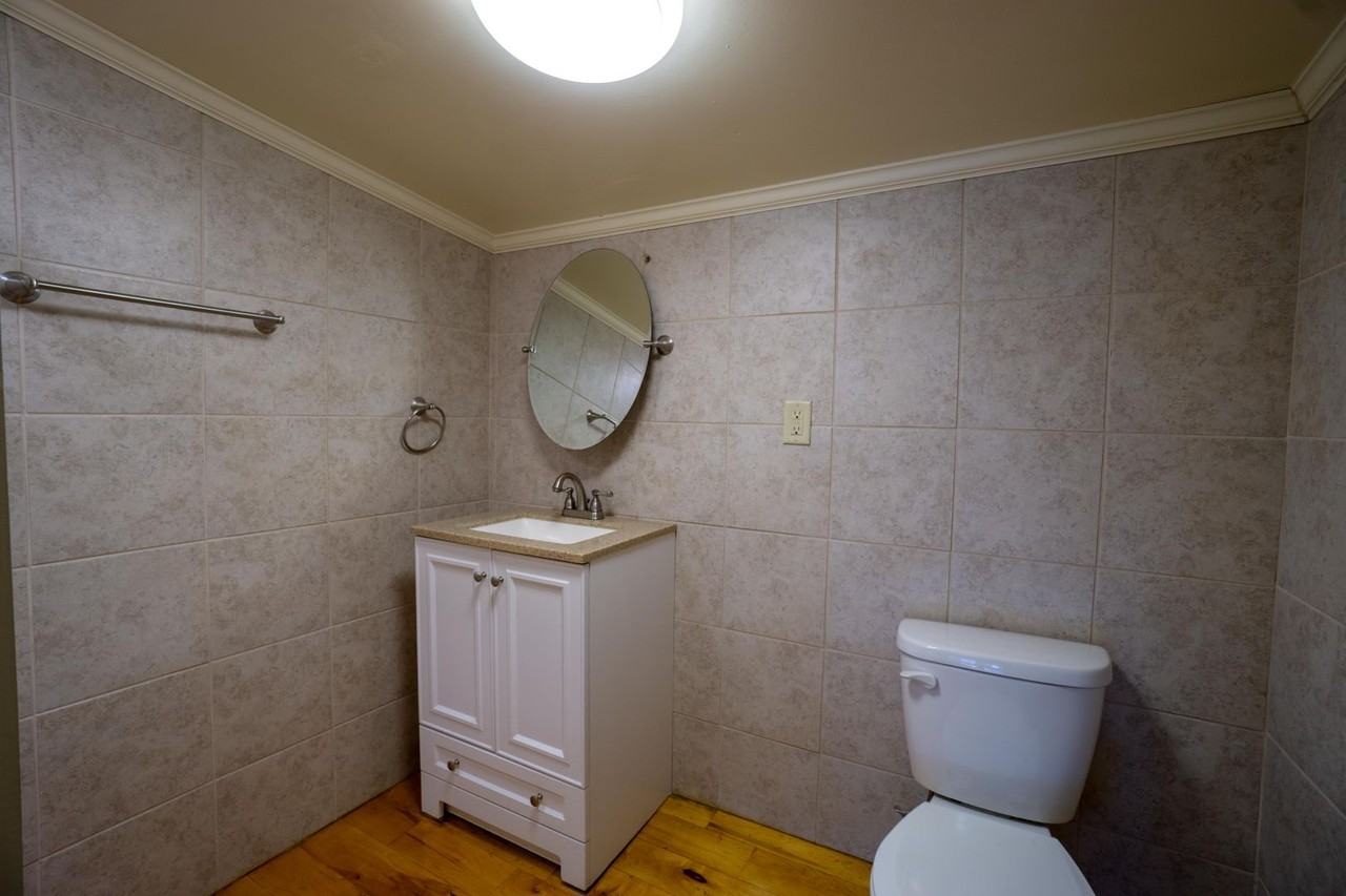 250 Greenwood Pl - Photo 4 of 20