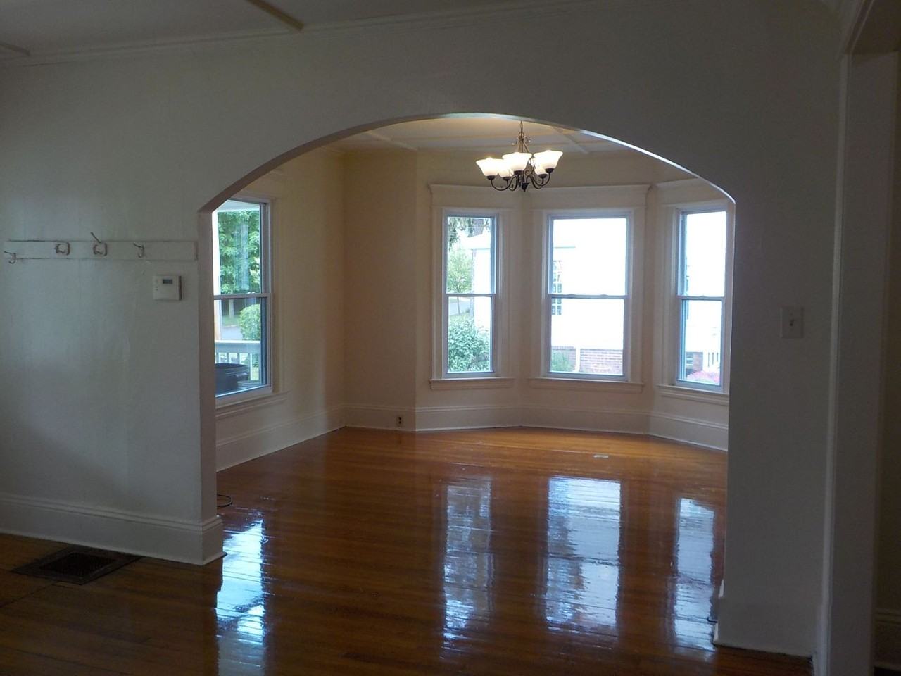 515 Allen St - Photo 4 of 27
