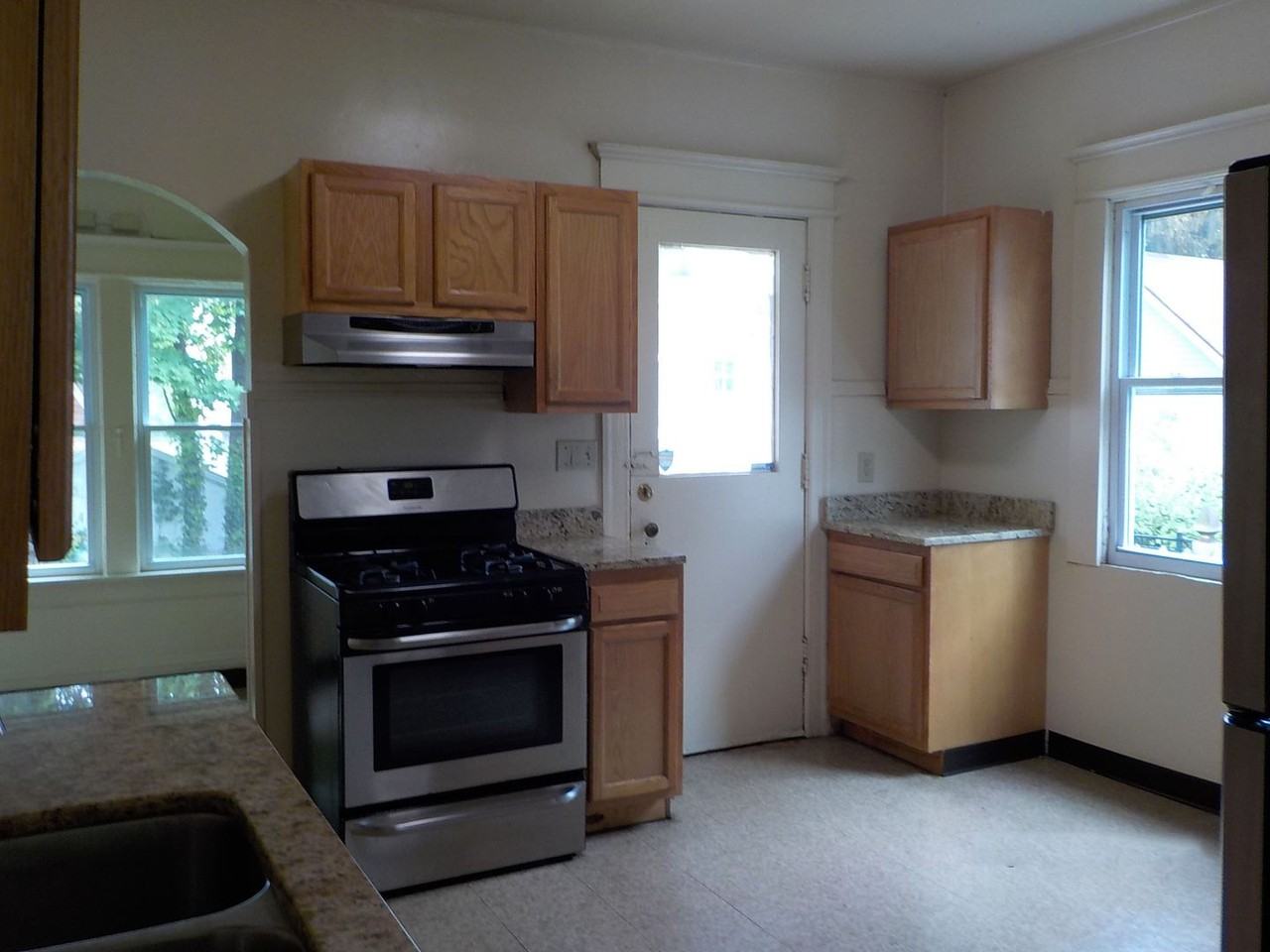 515 Allen St - Photo 7 of 27