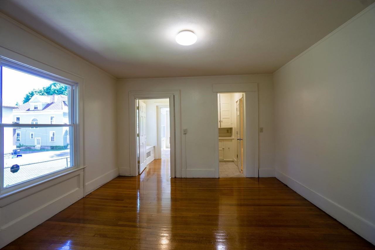 815 Maryland Ave - Photo 3 of 21