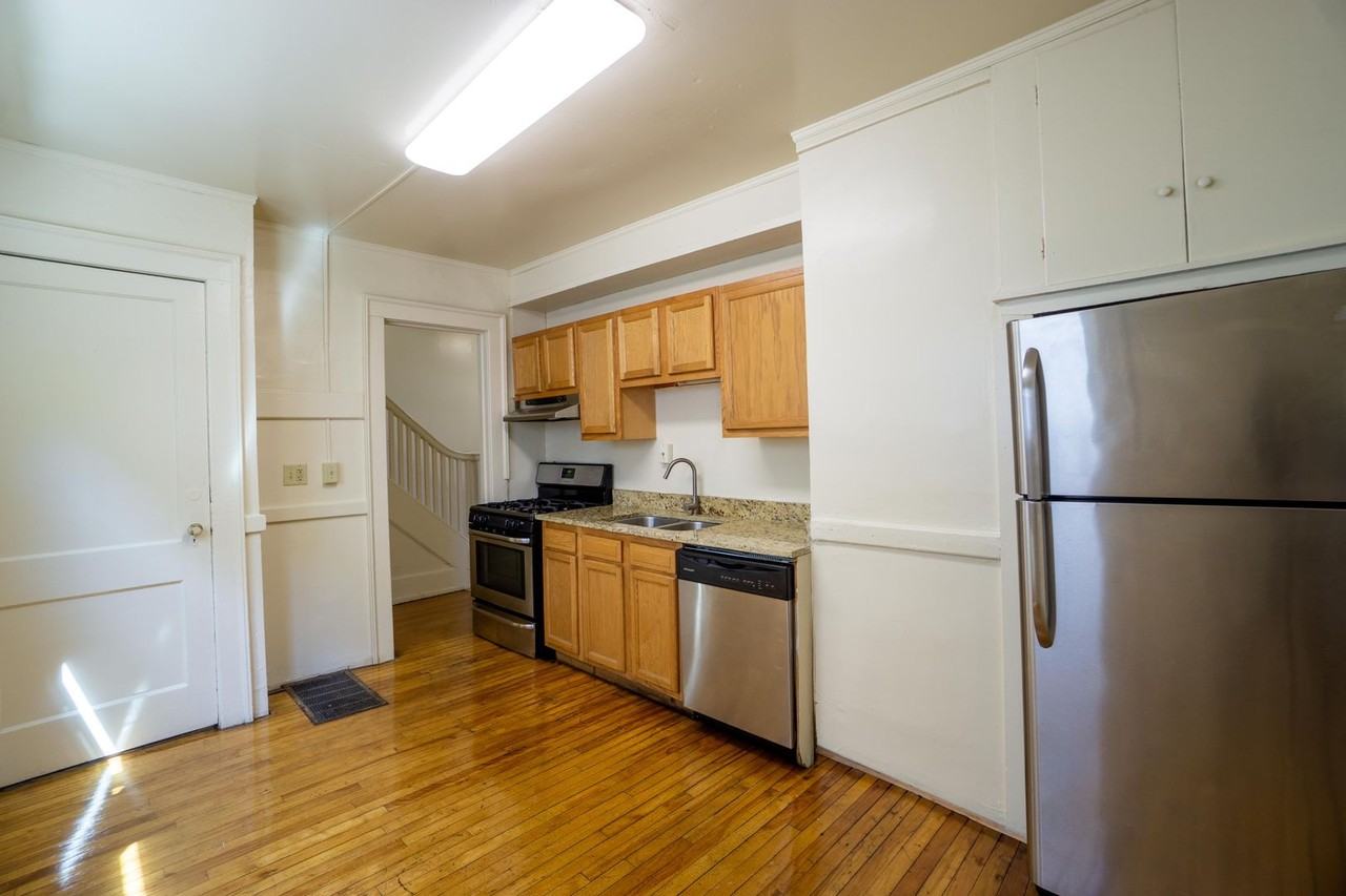 815 Maryland Ave - Photo 2 of 21