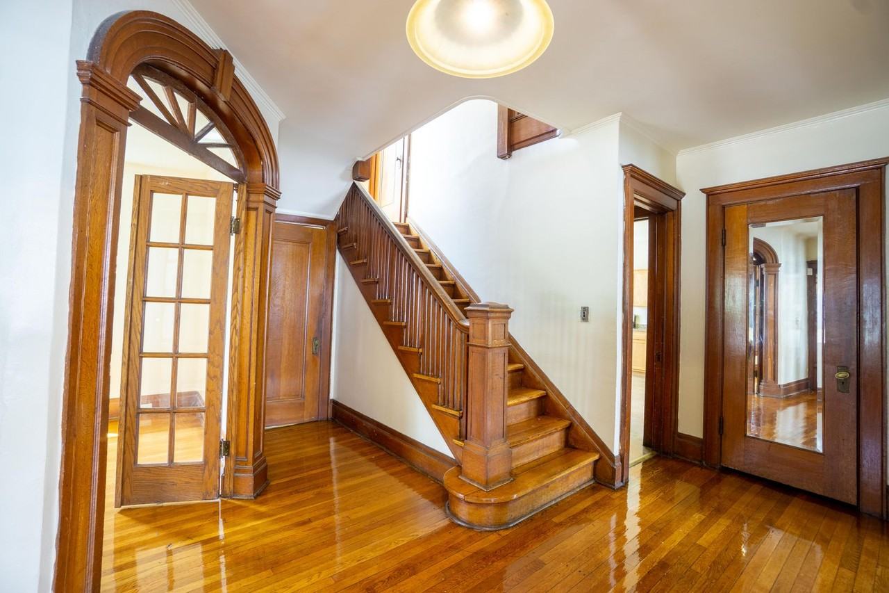 817 Euclid Ave - Photo 4 of 33