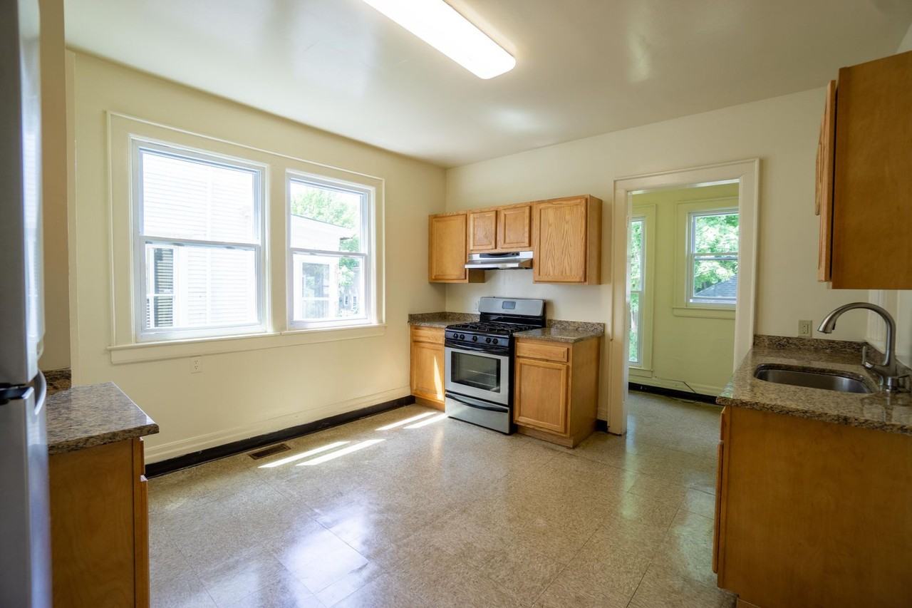 817 Euclid Ave - Photo 2 of 33