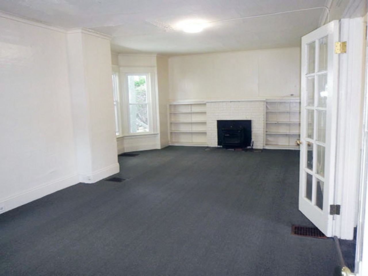 909 Lancaster Ave - Photo 3 of 41