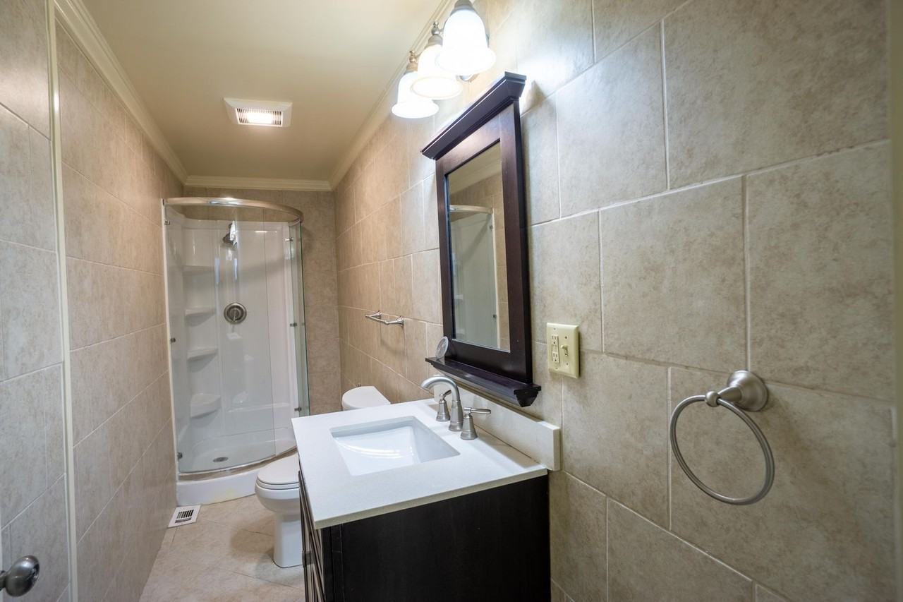 917 Lancaster Ave - Photo 4 of 19