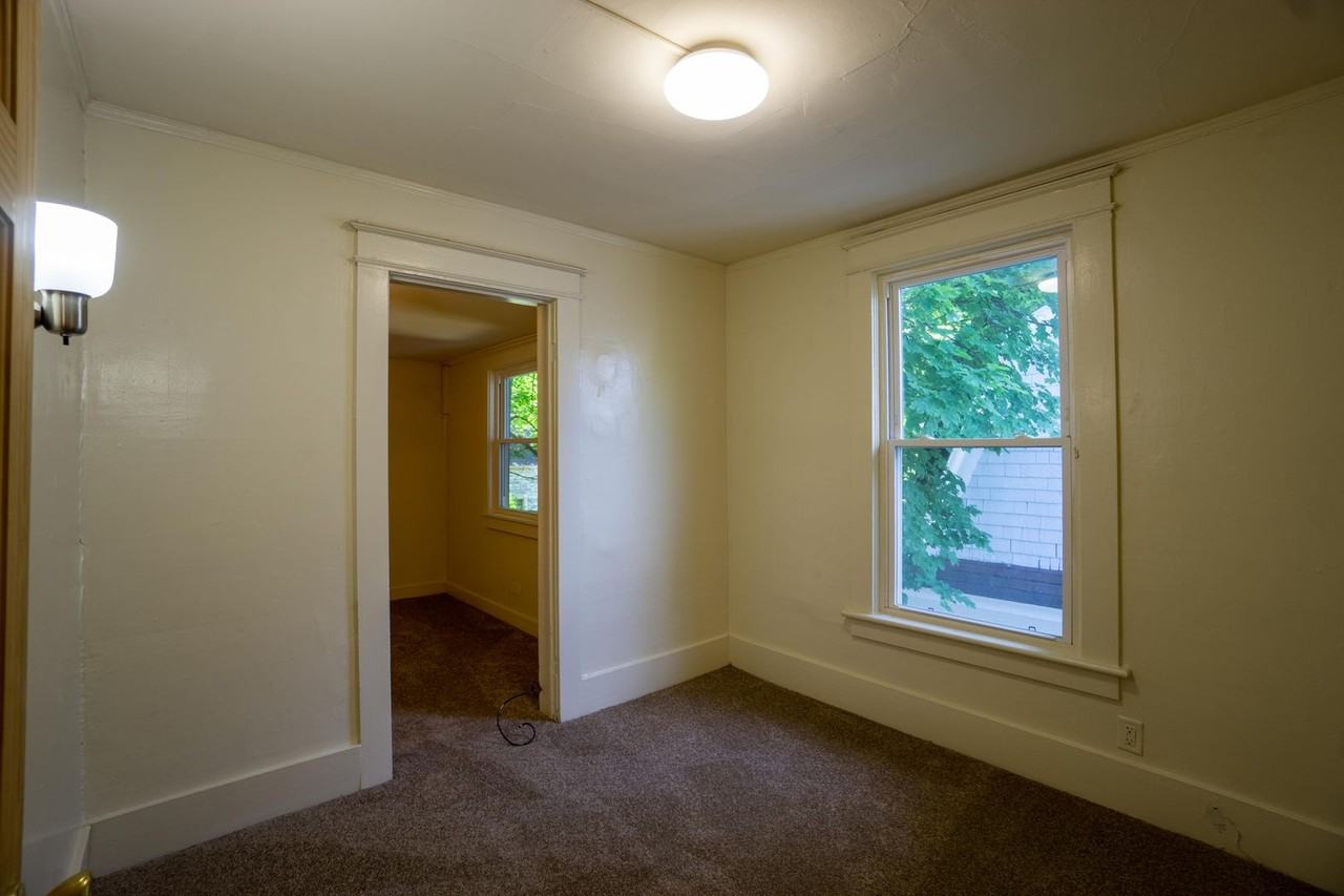 917 Lancaster Ave - Photo 2 of 19