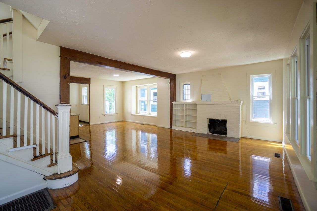 965 Lancaster Ave - Photo 4 of 18