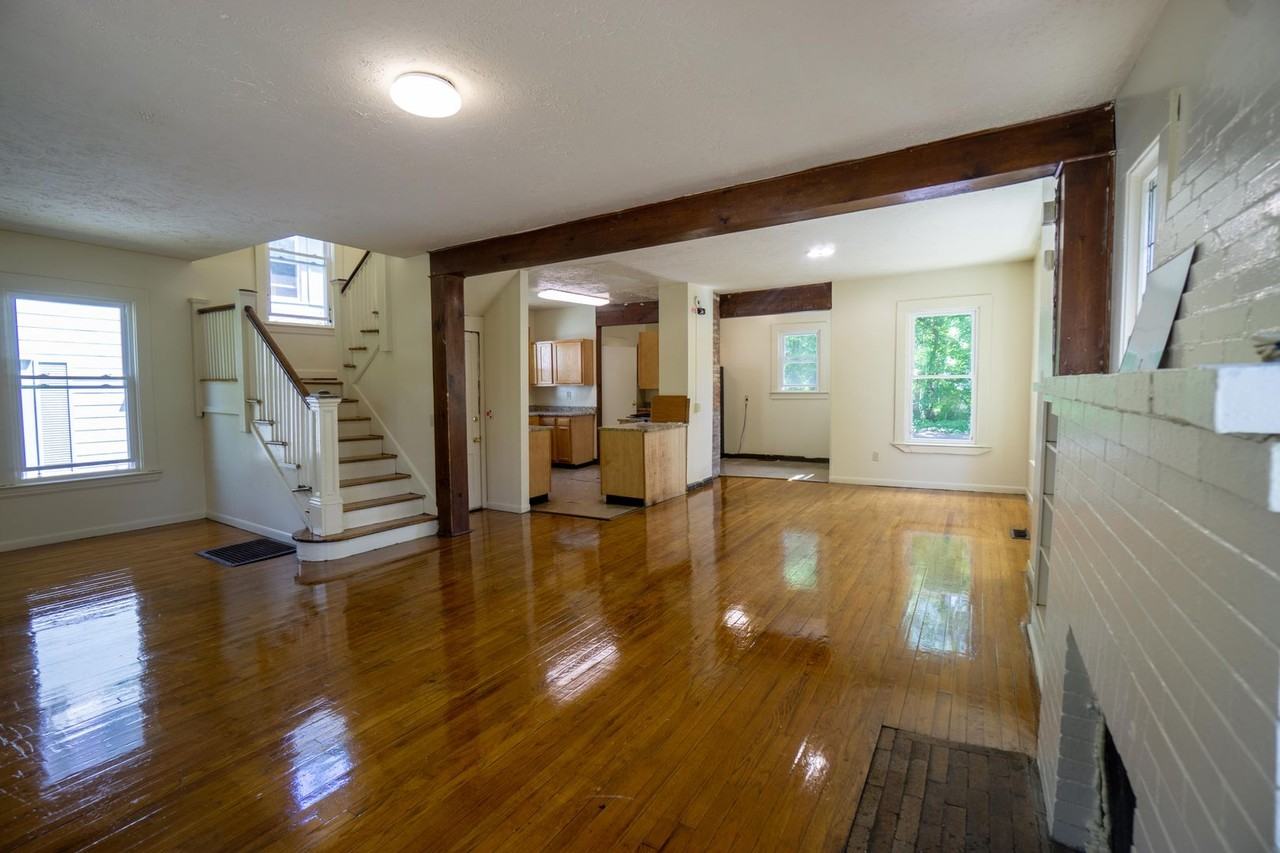 965 Lancaster Ave - Photo 3 of 18