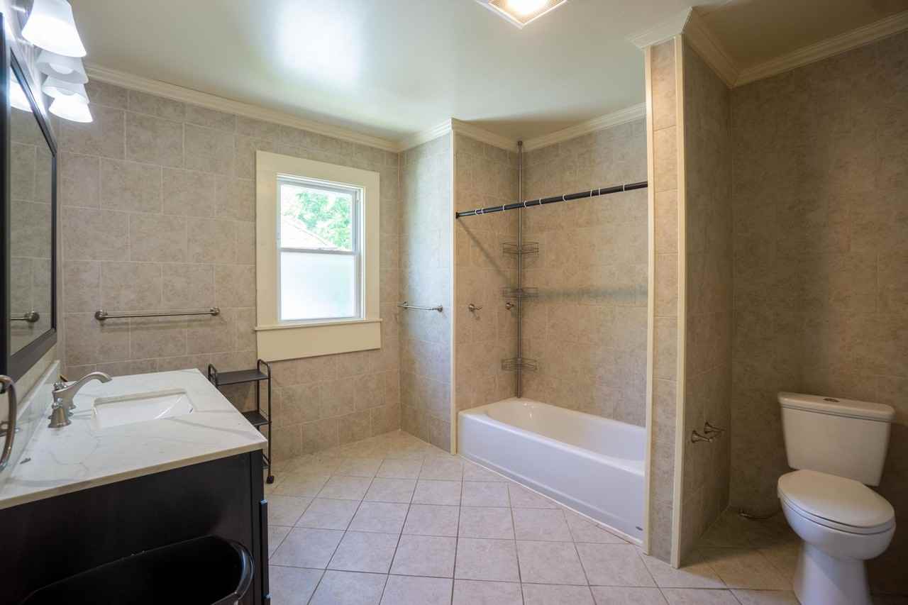 965 Lancaster Ave - Photo 5 of 18