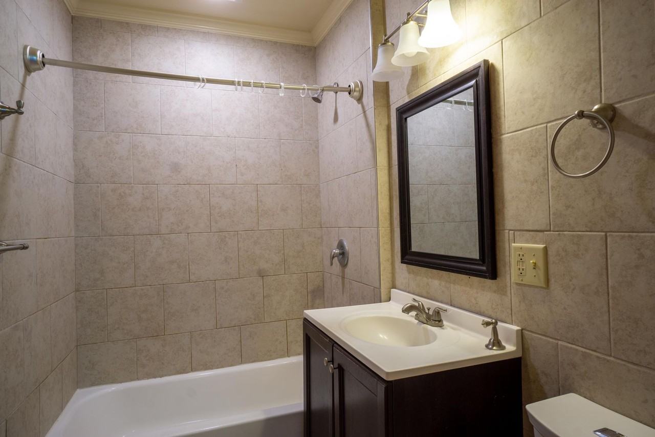 718 Livingston Ave - Photo 6 of 29