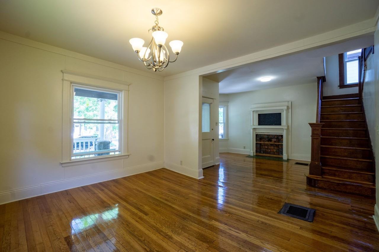 718 Livingston Ave - Photo 4 of 29