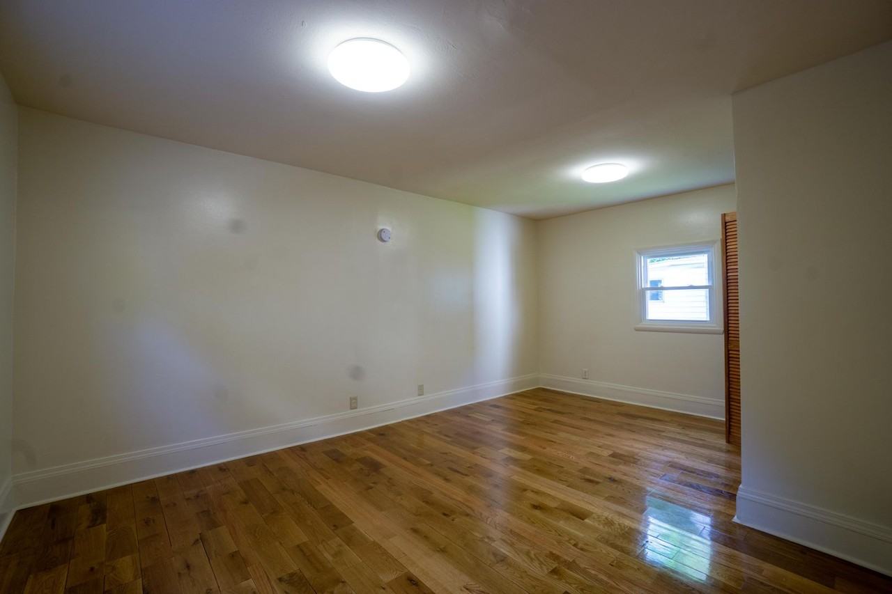 718 Livingston Ave - Photo 5 of 29