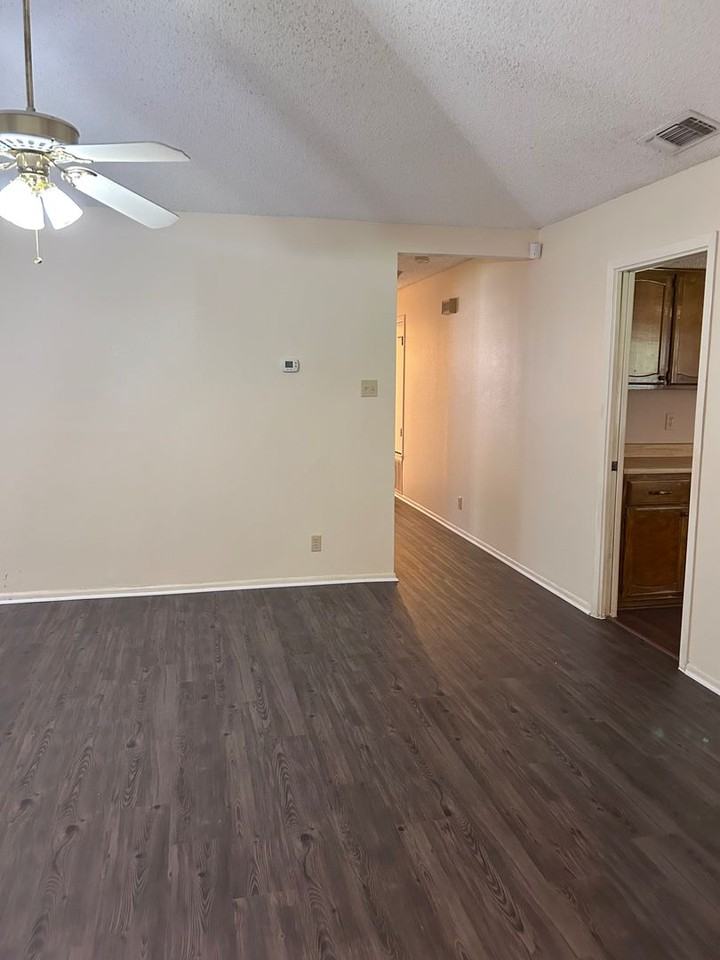 1915 Elsworthy St - Photo 3 of 18