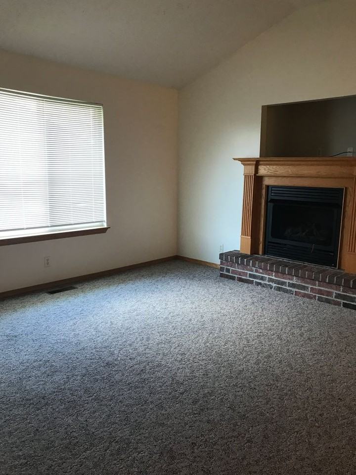 2417 W Deerfield St - Photo 3 of 17