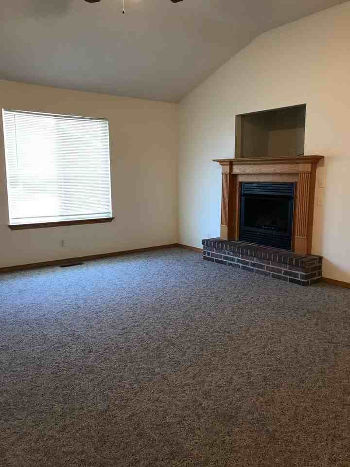 2417 W Deerfield St - Photo 4 of 17