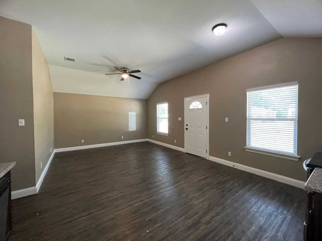 314 Caddo Ave - Photo 2 of 9