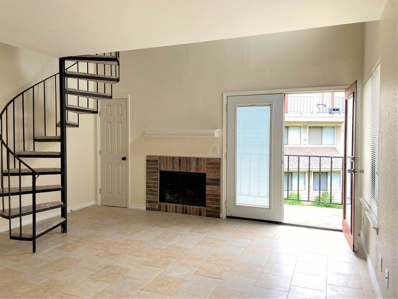 11530 N May Ave #D201 - Photo 3 of 30