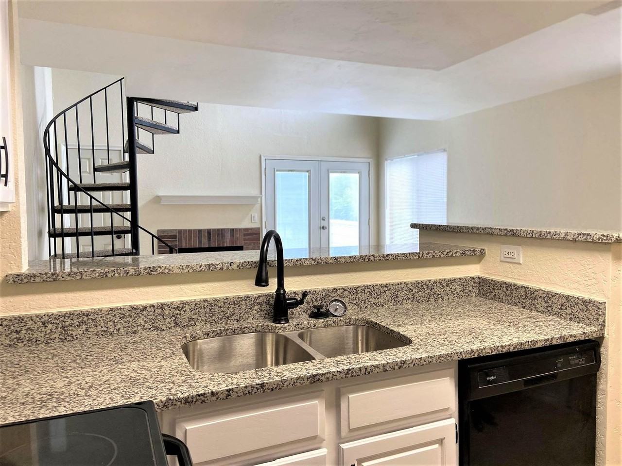 11530 N May Ave #D201 - Photo 4 of 30