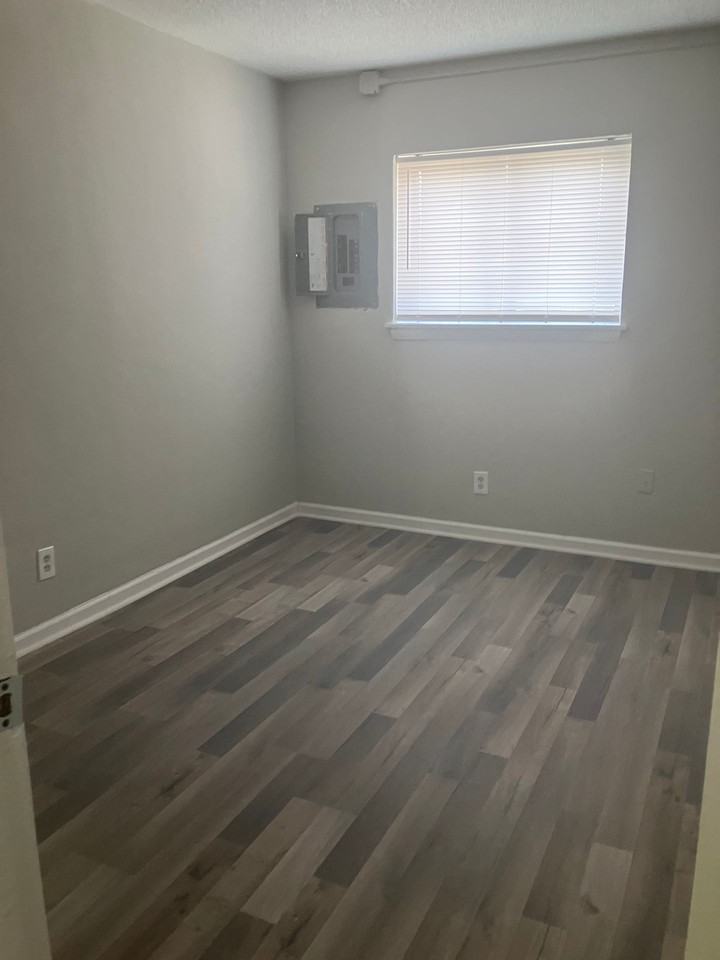 3600 Newport Avenue - Photo 4 of 10