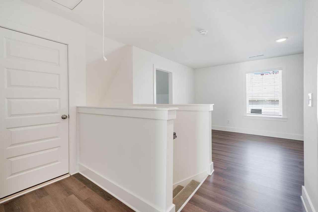 126 Hampton Cir - Photo 4 of 36