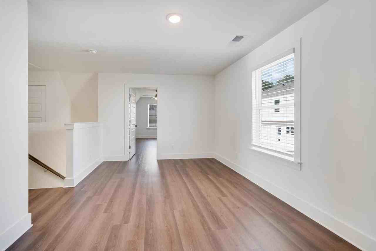 126 Hampton Cir - Photo 7 of 36