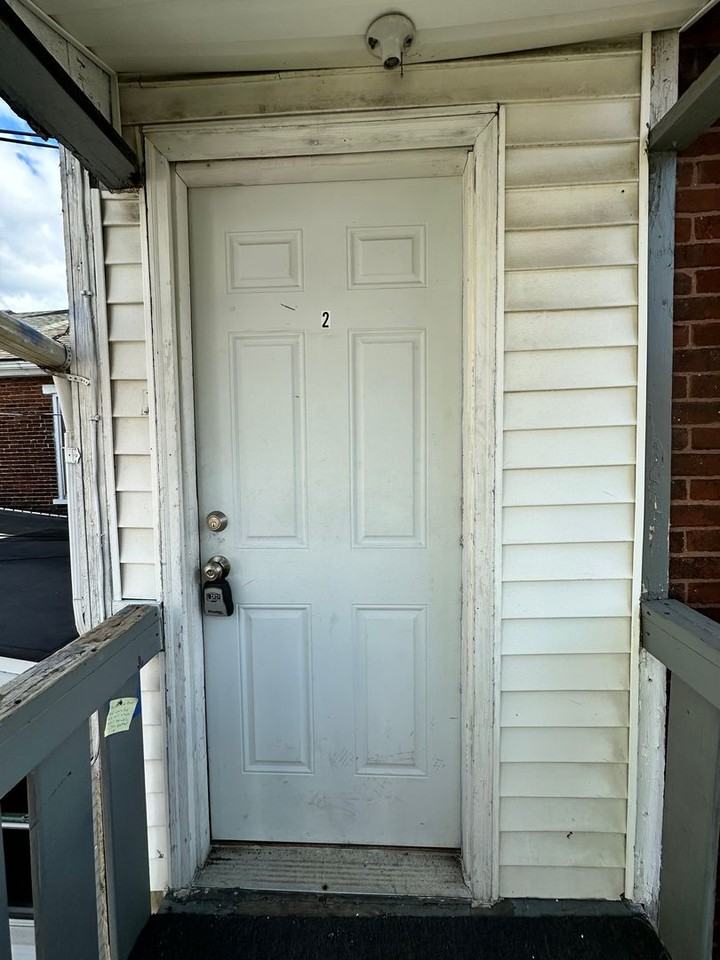 827 Lehman Street - Photo 2 of 9