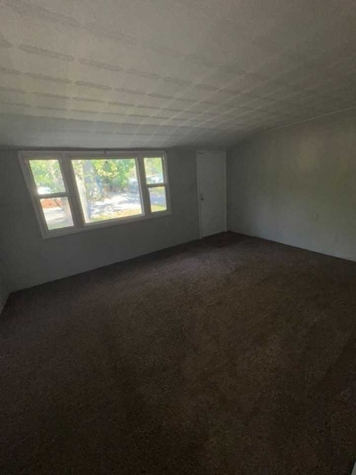 2712 S Saint James Blvd - Photo 2 of 6
