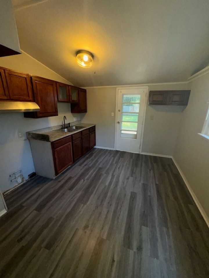 2712 S Saint James Blvd - Photo 3 of 6