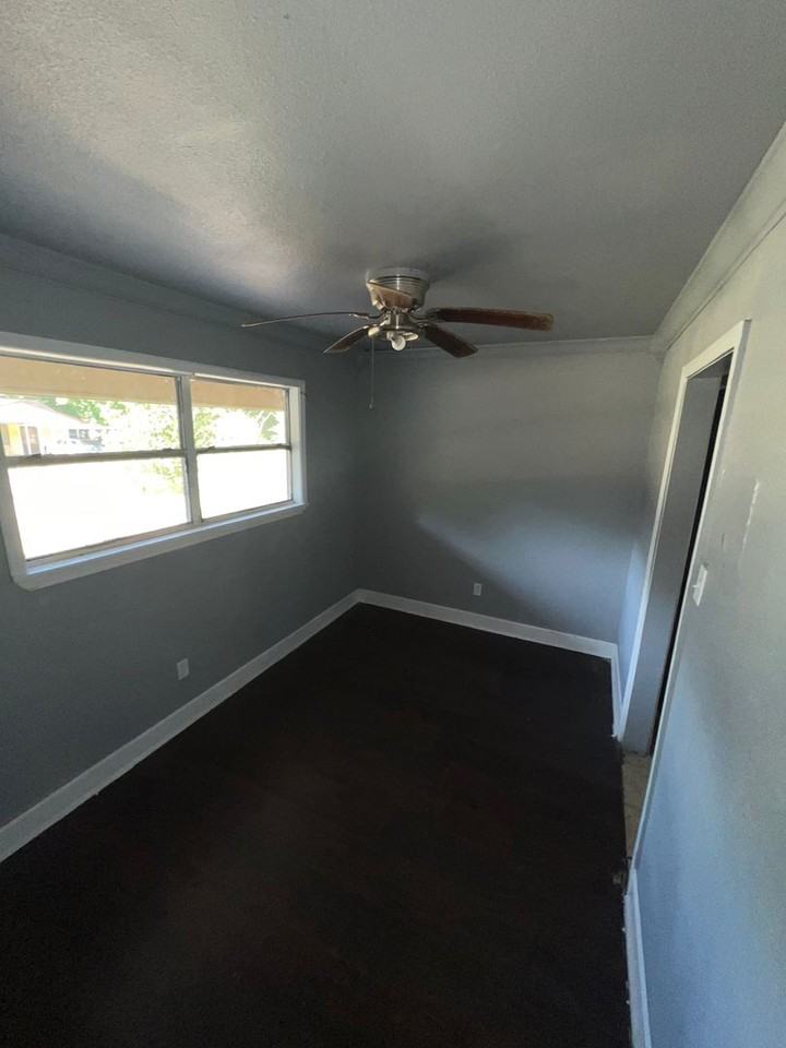 544 Melrose St - Photo 4 of 10