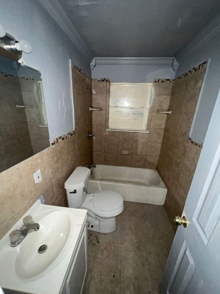 544 Melrose St - Photo 7 of 10